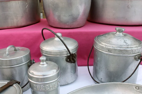 Cans and aluminum cookware — Stock Photo, Image