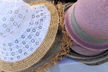 Yaşlı kadın şapkası