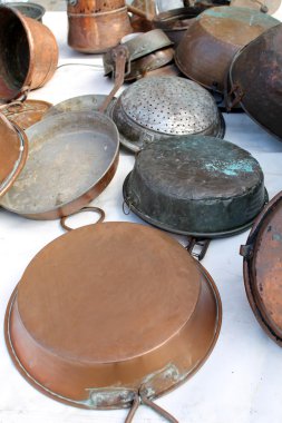 Eski tencere ve tavalar