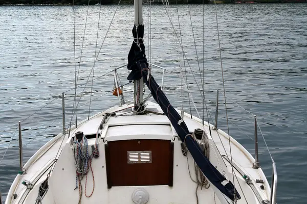 Båd på søen - Stock-foto