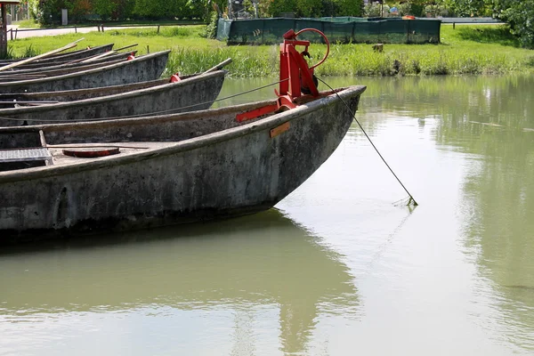 Old boat on lake — Stock Photo, Image