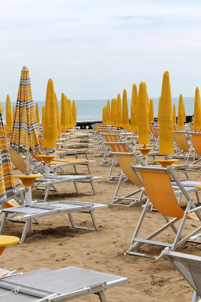 Tumbonas en la playa — Foto de Stock