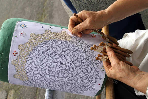 Rendas fazendo — Fotografia de Stock