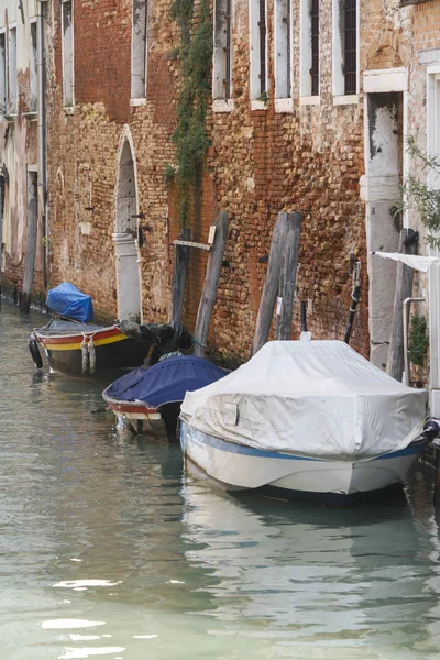 Canali d'acqua in città — Foto Stock