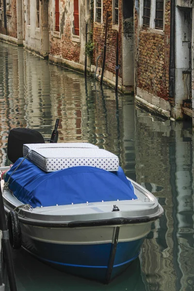 Canali d'acqua in città — Foto Stock