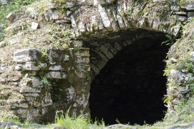 dağda terk edilmiş yazlık