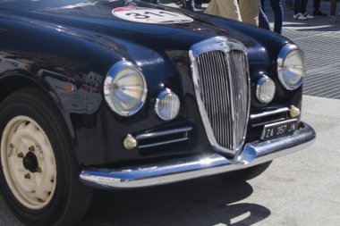 eski model araba 1000 mil yarışı