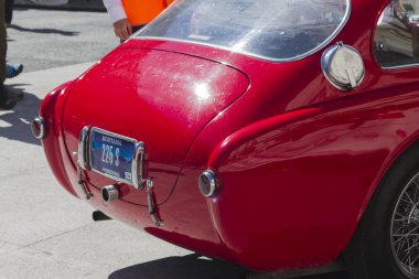 eski model araba 15 bin mil yarışı 2014 olabilir