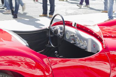 eski model araba 15 bin mil yarışı 2014 olabilir