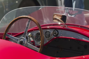 eski model araba 15 bin mil yarışı 2014 olabilir