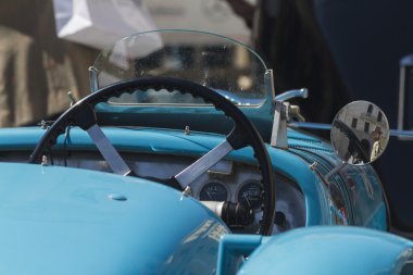 eski model araba 15 bin mil yarışı 2014 olabilir