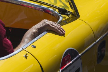 eski model araba 15 bin mil yarışı 2014 olabilir