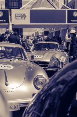 eski model araba 15 bin mil yarışı 2014 olabilir