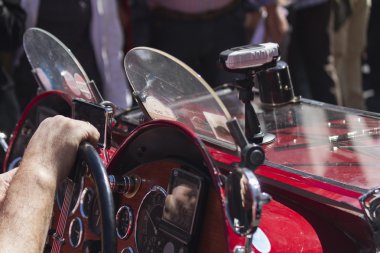 eski model araba 15 bin mil yarışı 2014 olabilir