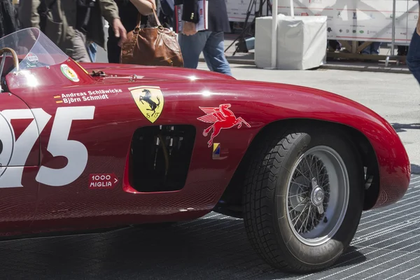 Mille miglia gara di auto d'epoca 15 maggio 2014 — Foto Stock