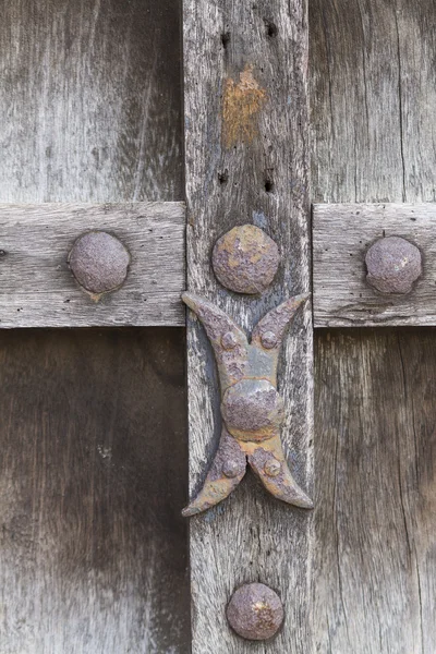 Λεπτομέρεια από παλιά ξύλινη πόρτα — Φωτογραφία Αρχείου