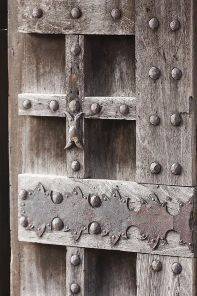 Old wooden door in the castle — Stock Photo, Image