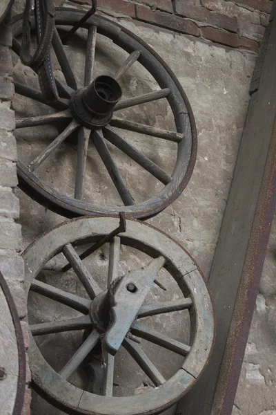 Vieille roue en bois — Photo