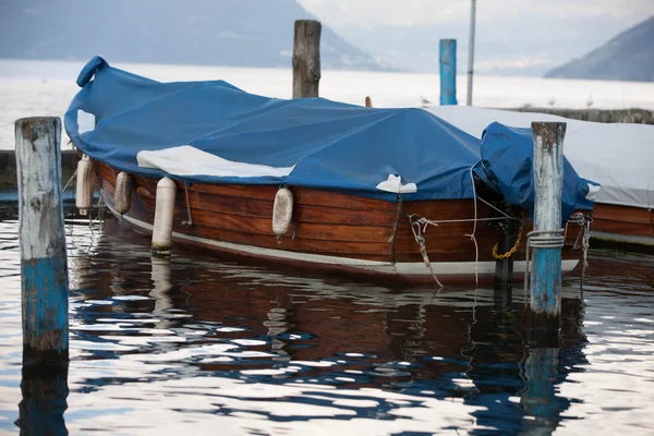 Boat on the river — Stock Photo, Image