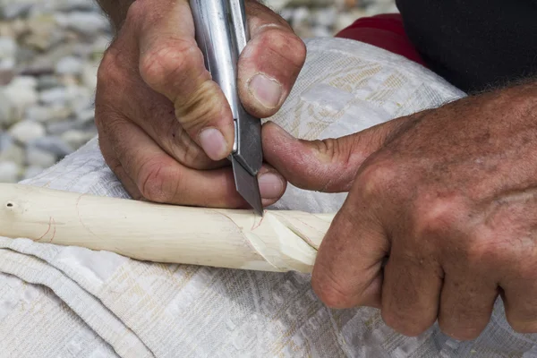 Hantverkare carver — Stockfoto