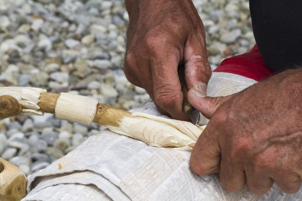 Hantverkare carver — Stockfoto