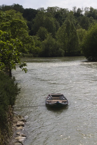 Barco no rio — Fotografia de Stock