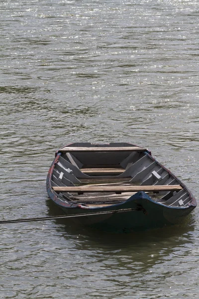 Boot op de rivier — Stockfoto