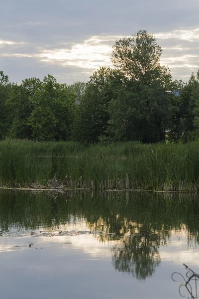 Пейзажное озеро — стоковое фото