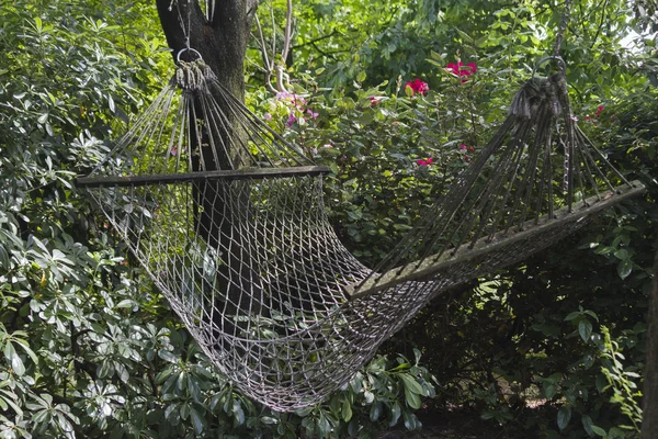 Hängematte im Garten — Stockfoto