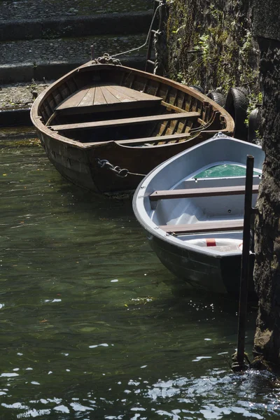 Boat on lake — Stock Photo, Image