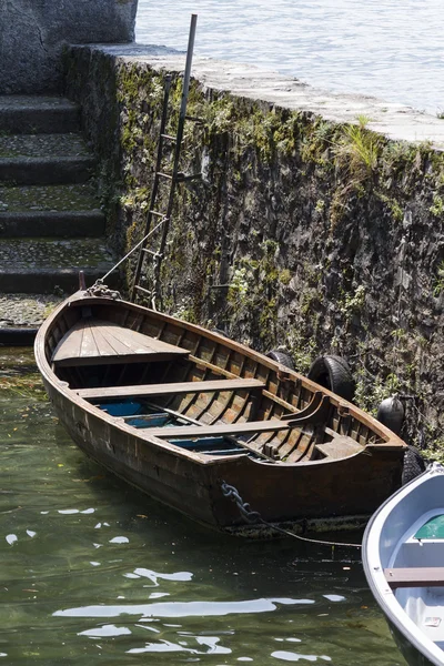 Boat on lake — Stock Photo, Image