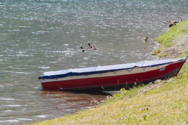 Gölde tekne