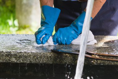 yıkama adam eski çeşme elbise