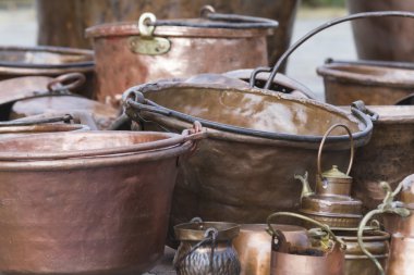 Eski tencere ve tavalar