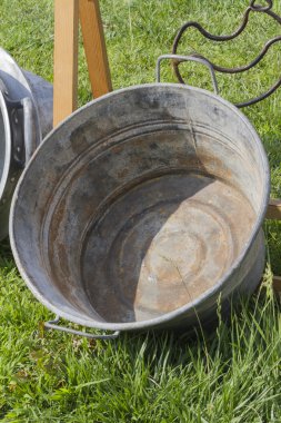 Eski tencere ve tavalar