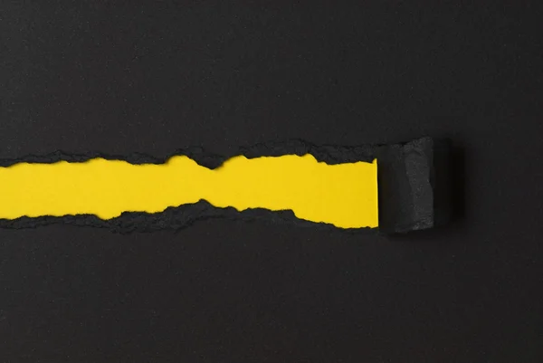 siyah yırtık kağıt