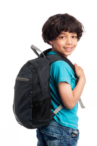 Bonito menino de raça mista com mochila nas costas . — Fotografia de Stock