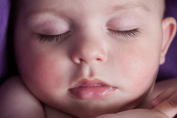 Ruhig schlafendes Baby. — Stockfoto