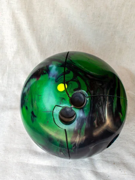 Μπάλα Του Μπόουλινγκ Είναι Ραγισμένη Χωρίς Επισκευή Χωρίς Εφεδρική Μπάλα — Φωτογραφία Αρχείου