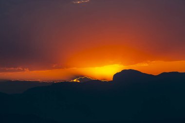 Konya, TURKEY - 07.01.2021: ANATOLIAN EAGLE 2021 Antrenmanında; Türk savaş pilotu taksi tutarken selam veriyor