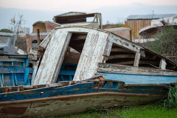 Scrapped Wooden Old Rowboat — Stockfoto