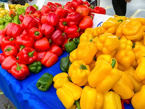 Yellow Red Pepper Sold Market — Stock Photo, Image