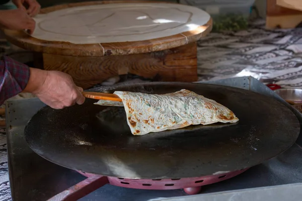 Een Vrouw Die Pannenkoeken Maakt Antalya Turkije — Stockfoto