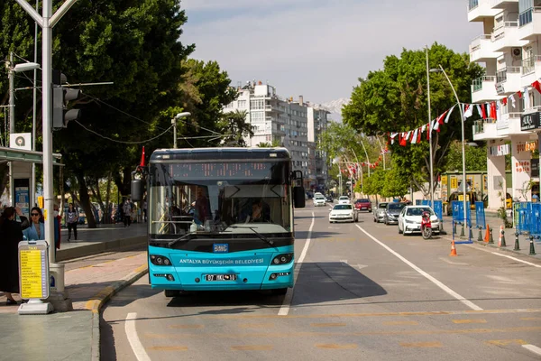 Otobüs Antalya 'da toplu taşıma aracı olarak kullanıldı. Toplu taşıma