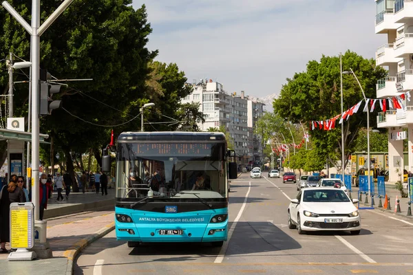 Otobüs Antalya 'da toplu taşıma aracı olarak kullanıldı. Toplu taşıma