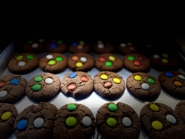 Cookies Med Farverige Slik Dem - Stock-foto