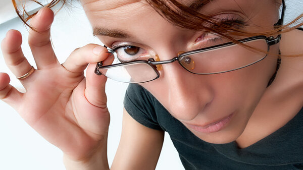 Хм? Веселая девушка-комик. Заколдованное выражение
