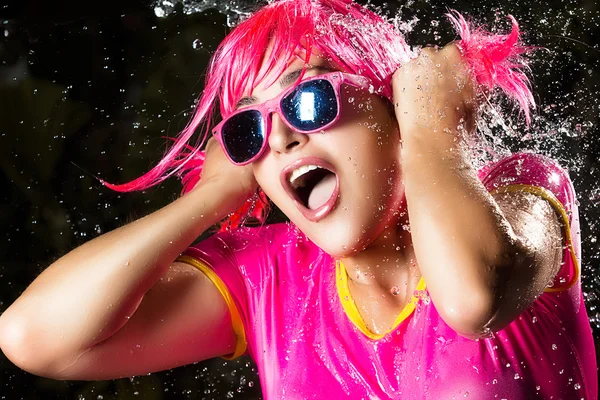 Menina da festa de beleza. Salpicos de água — Fotografia de Stock