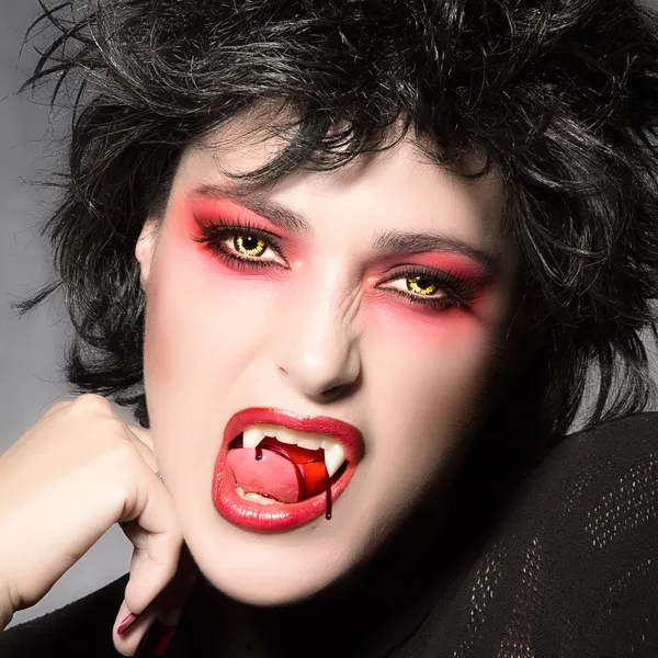 Uma Mulher Bonita Uma Vampira Halloween Beleza Maquiagem Jóias Uma fotos,  imagens de © Vovantarakan #424508182