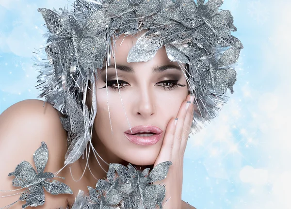 Bella ragazza di Natale con Silver Stylist. Regina d'inverno — Foto Stock